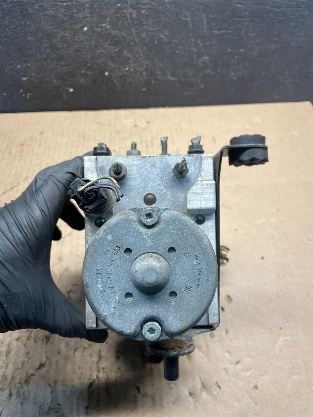 2002 BMW 745i ABS Anti-Lock Brake Pump 6759563 S8027 DG5