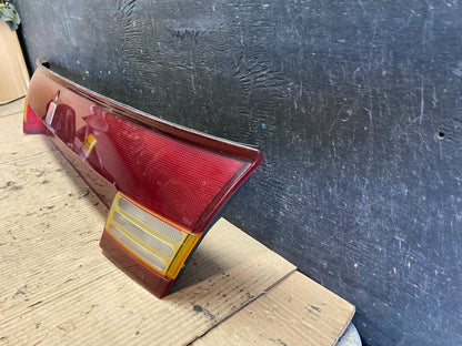 1997-2000 Saturn SC1 SC2 Coupe Center Trunk Finish Tail Light Q0372 DG1
