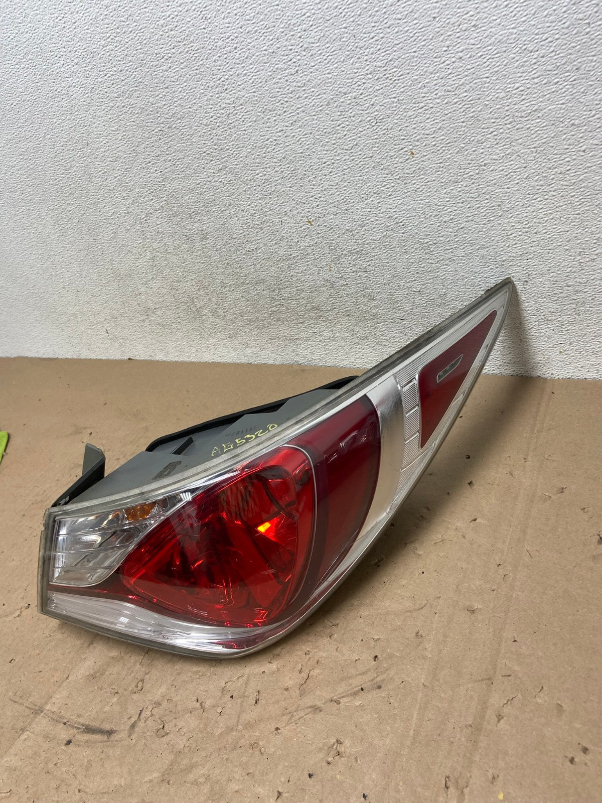 2011 - 2015 Hyundai Sonata Hybrid Right Passenger RH Tail Light AG5320 LK1
