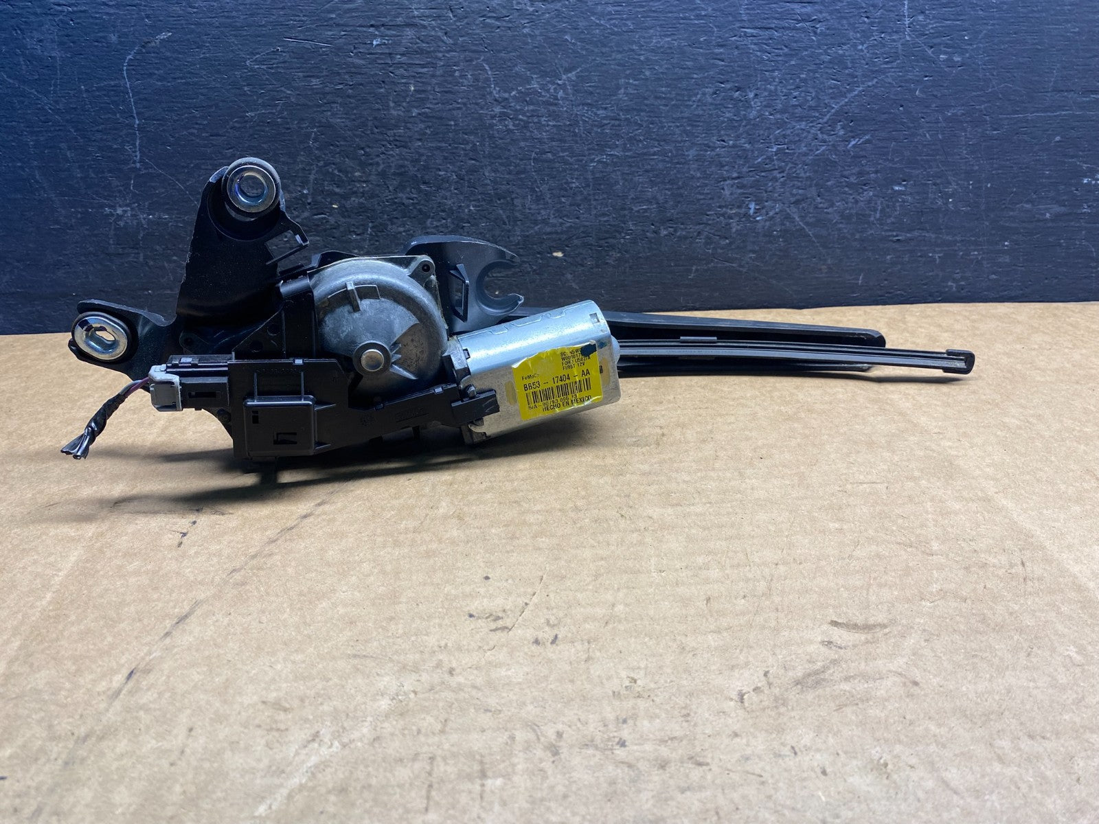 2011 to 2019 Ford Explorer Rear Windshield Wiper Motor AD7527 -DG5