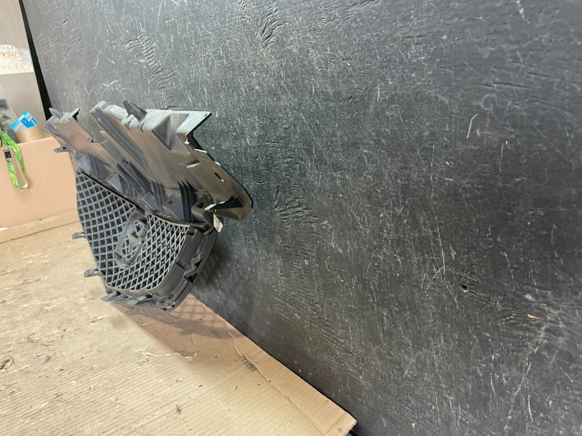 2002 2003 Mazda MPV Front Upper Grille Grill L9664 DG6