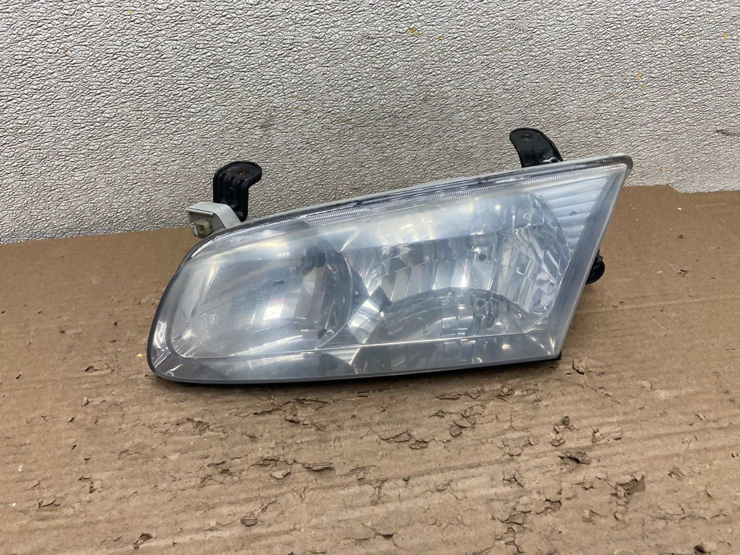 2000 to 2001 Toyota Camry Front Left Driver Side Headlight AB1713 DW0