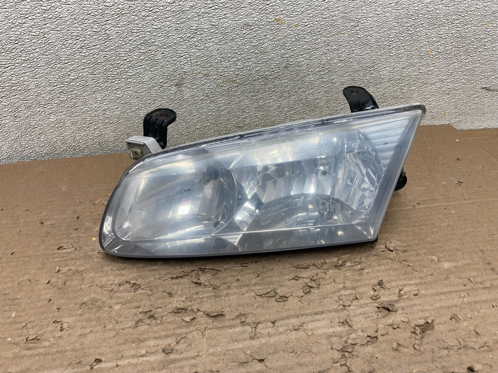 2000 to 2001 Toyota Camry Front Left Driver Side Headlight AB1713 DW0