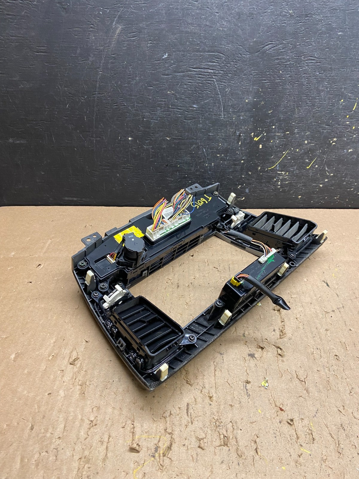 2009 to 2010 Hyundai Sonata Center Radio Climate Control Air Vent Bezel t6015 DG4