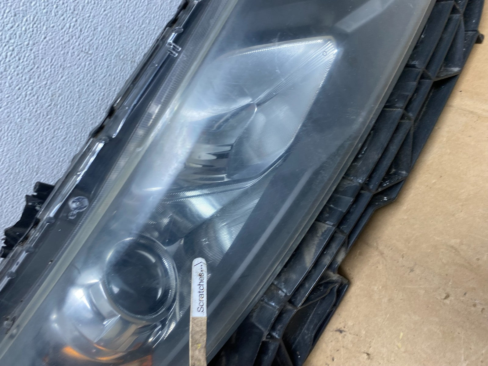 2010 - 2012 Honda Accord Crosstour Right Passenger RH Side Headlight AC8551 DW3