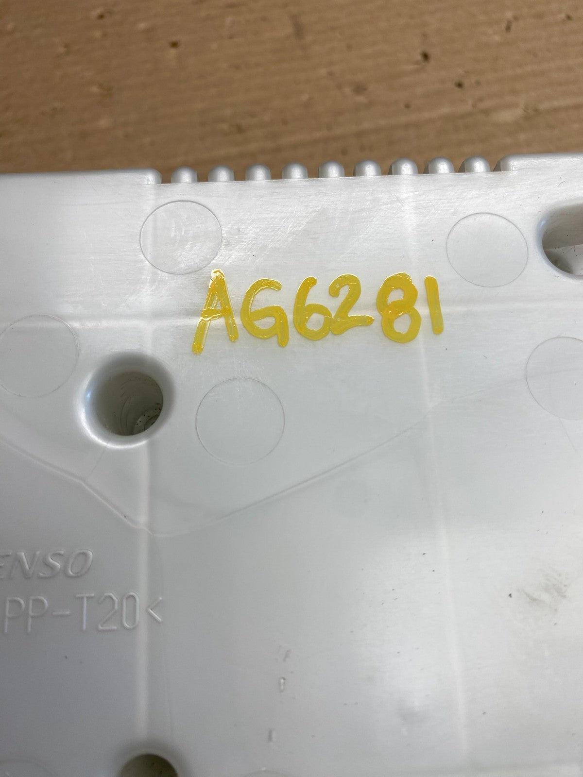 2008 to 2010 Mitsubishi Fuso Speedometer Cluster Gauge MK542915 ag6281 DG7