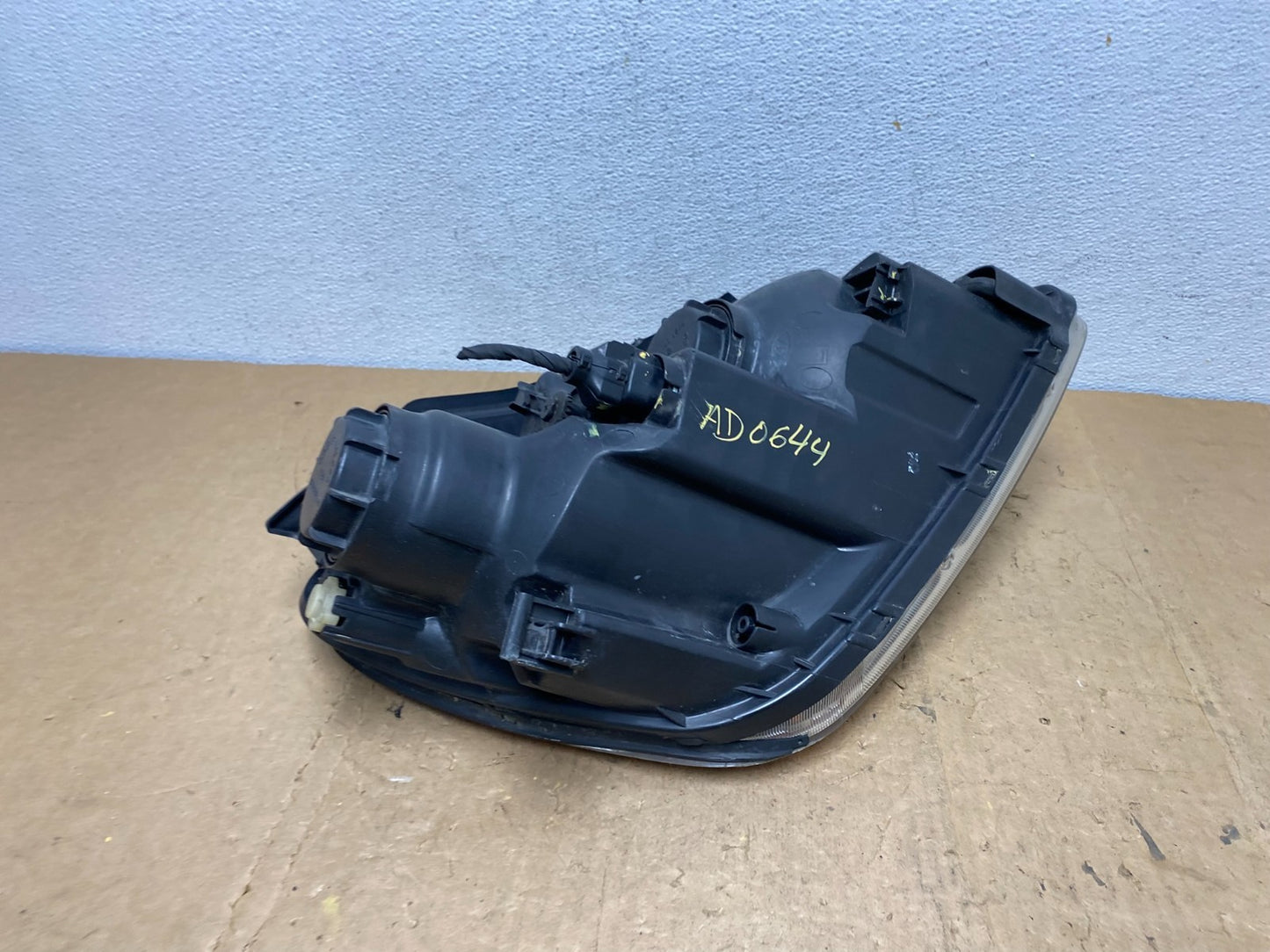 2007 - 2009 Kia Rondo Left Driver LH Side Halogen Headlight AD0644 DW7