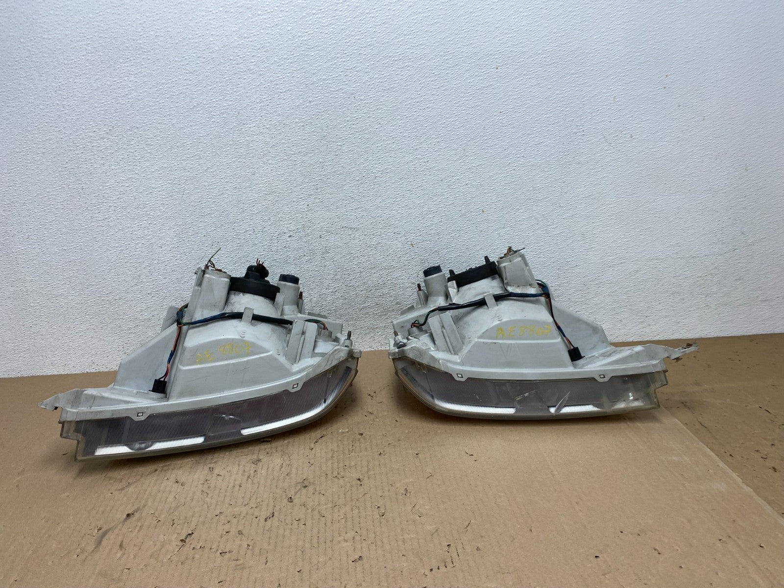 2004 to 2006 Suzuki XL-7 XL7 Left+Right Side Halogen Headlights AE88078