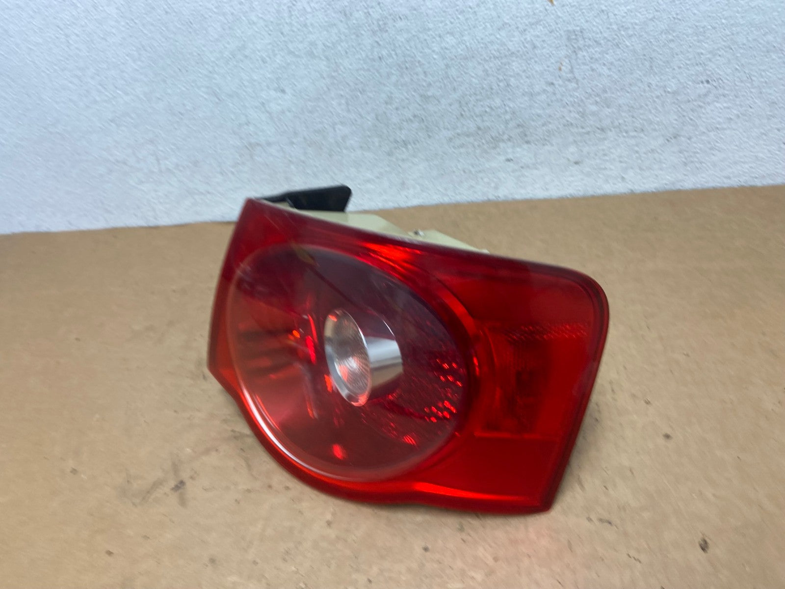 2005 2006 2007 Volkswagen Jetta Right Passenger Rh Side Tail Light AD4801 LK1