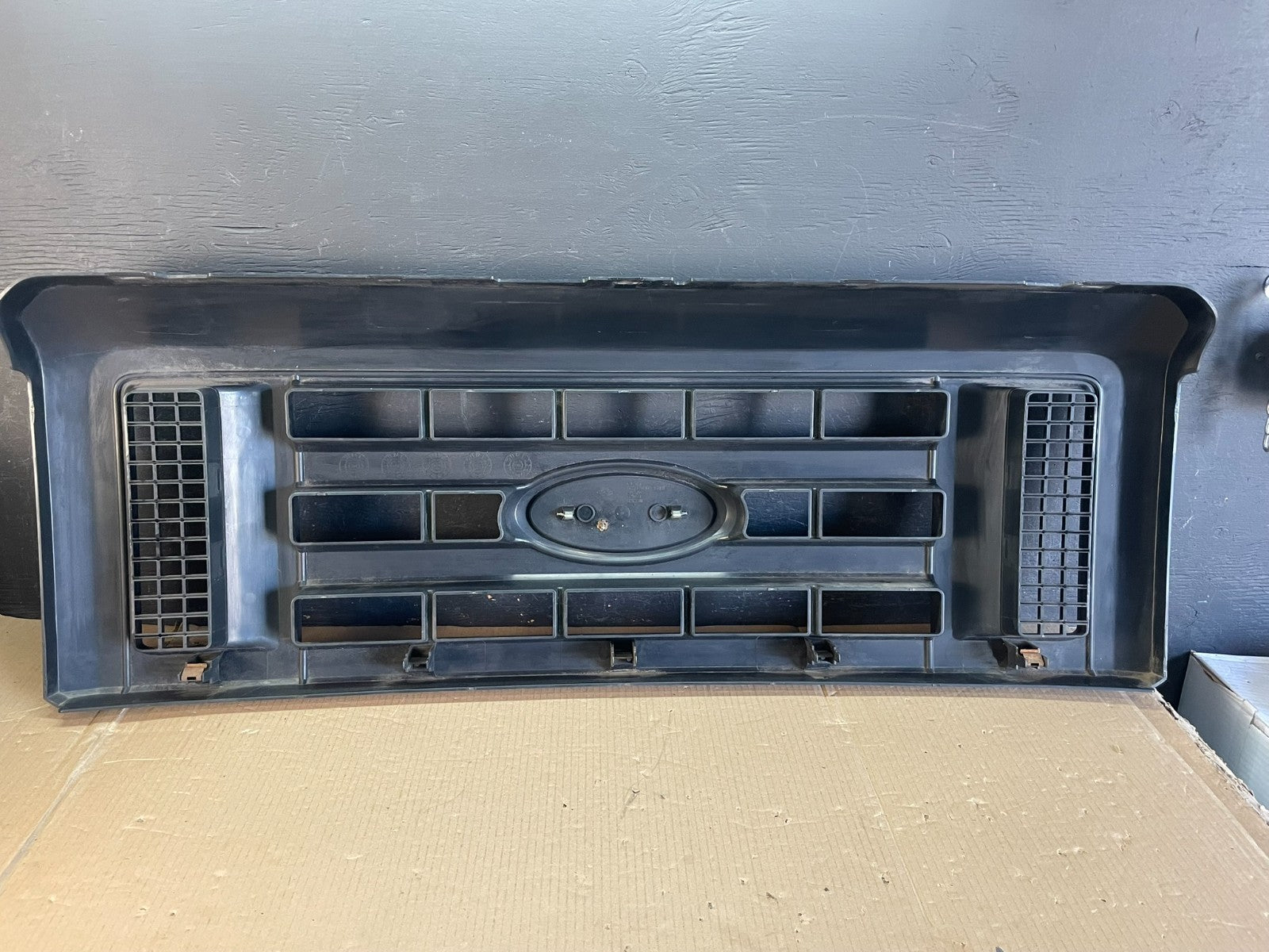 2008 to 2014 Ford Econoline E150 E250 Front Upper Chrome Grill Grille ae3599 DG3