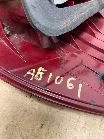 2004 to 2005 Toyota Sienna Left Driver LH Side Tail Light AG1061 LK6