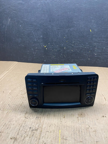 2006 to 2012 Mercedes ML350 GL450 Radio Navigation Screen Display P1649 R DG0