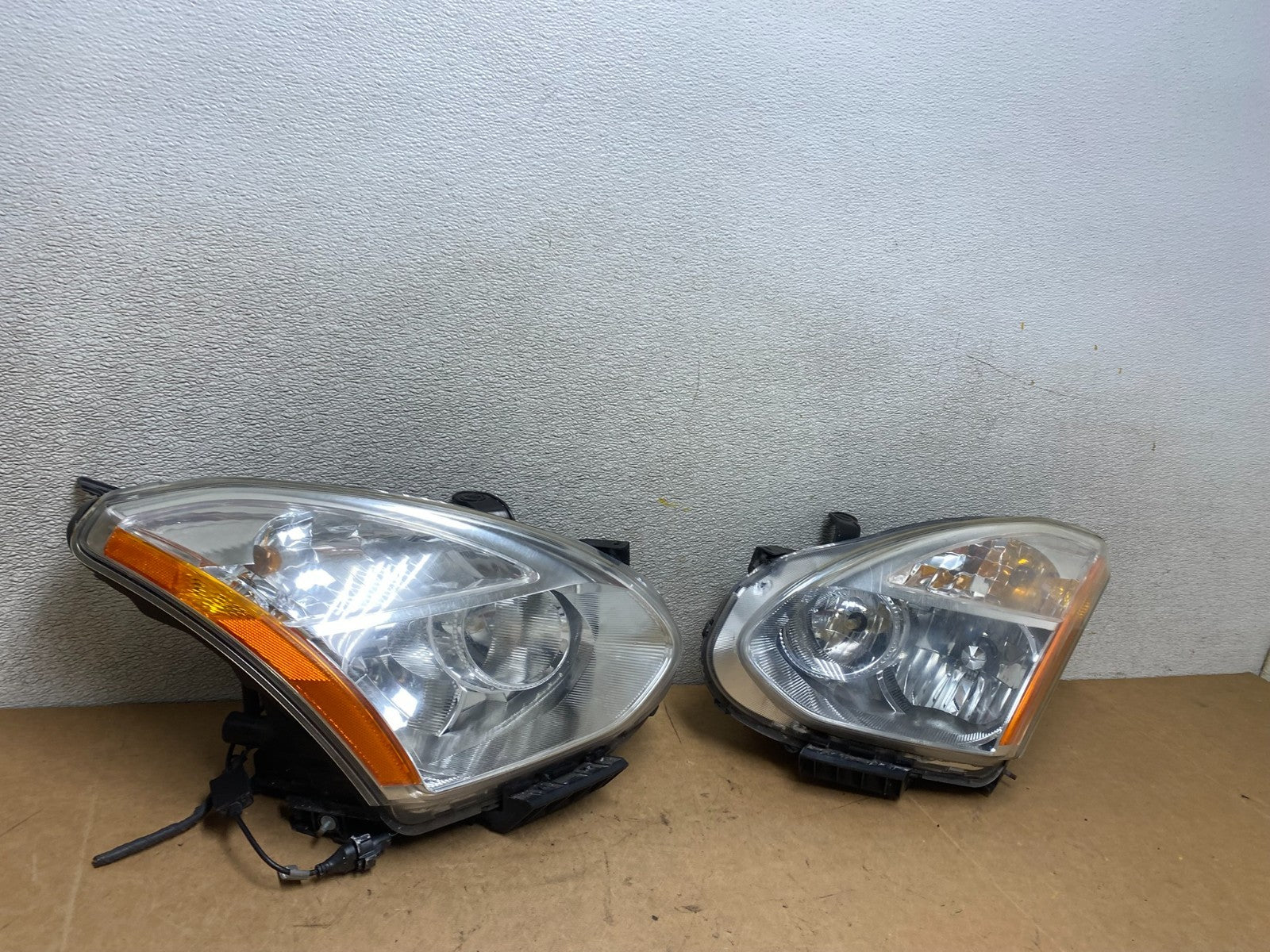 2009-2013 Nissan Rogue Left+Right Side Set Halogen Headlights OEM X4869 DW2
