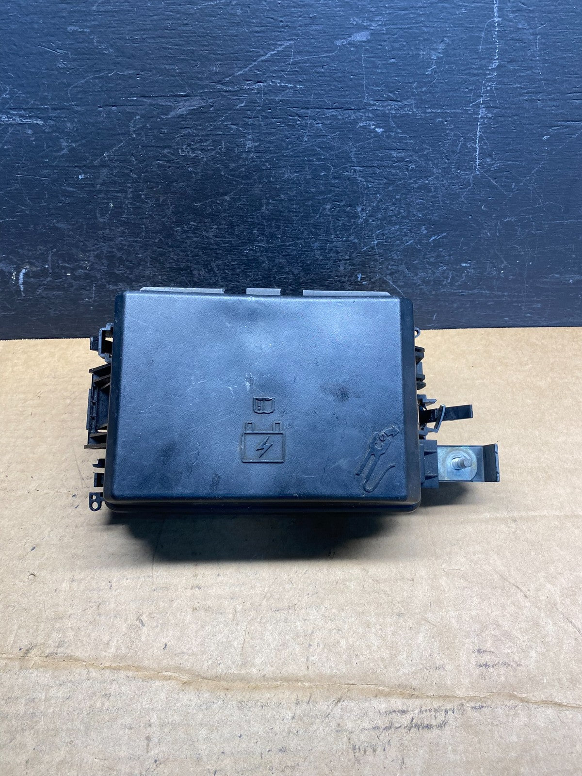 2008 2010 Chrysler 300 Charger Totally Integrated Module Fuse Box AD7308 DG5