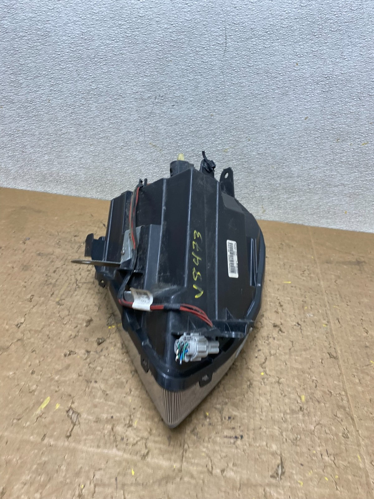 2010-2012 Nissan Sentra Halogen Left Driver LH Black Headlight V8473 DW7