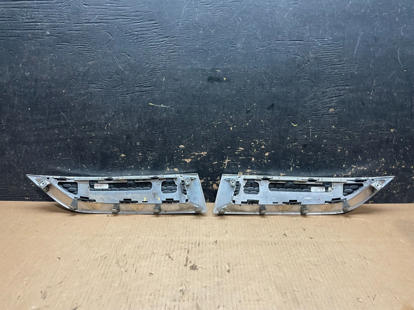 2013 2014 2015 GMC Acadia Front Left+Right Set Grille Bezel Bumper Oem AA2351 DG3