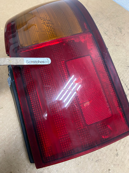 1995 - 1996 Toyota Camry Sedan Right Passenger Tail Light Lamp Oem AC3168 DW3