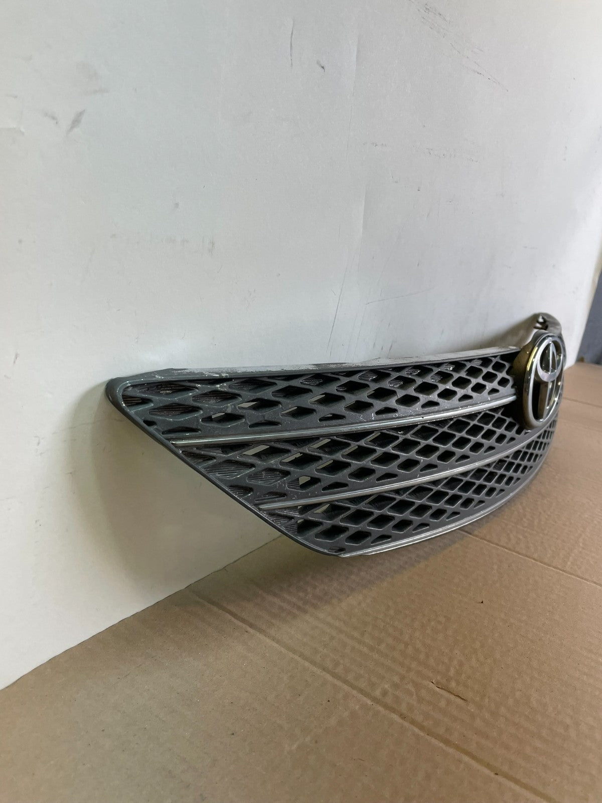 2002 2003 2004 Toyota Camry Front Upper Grill Grille AH6454 DG2