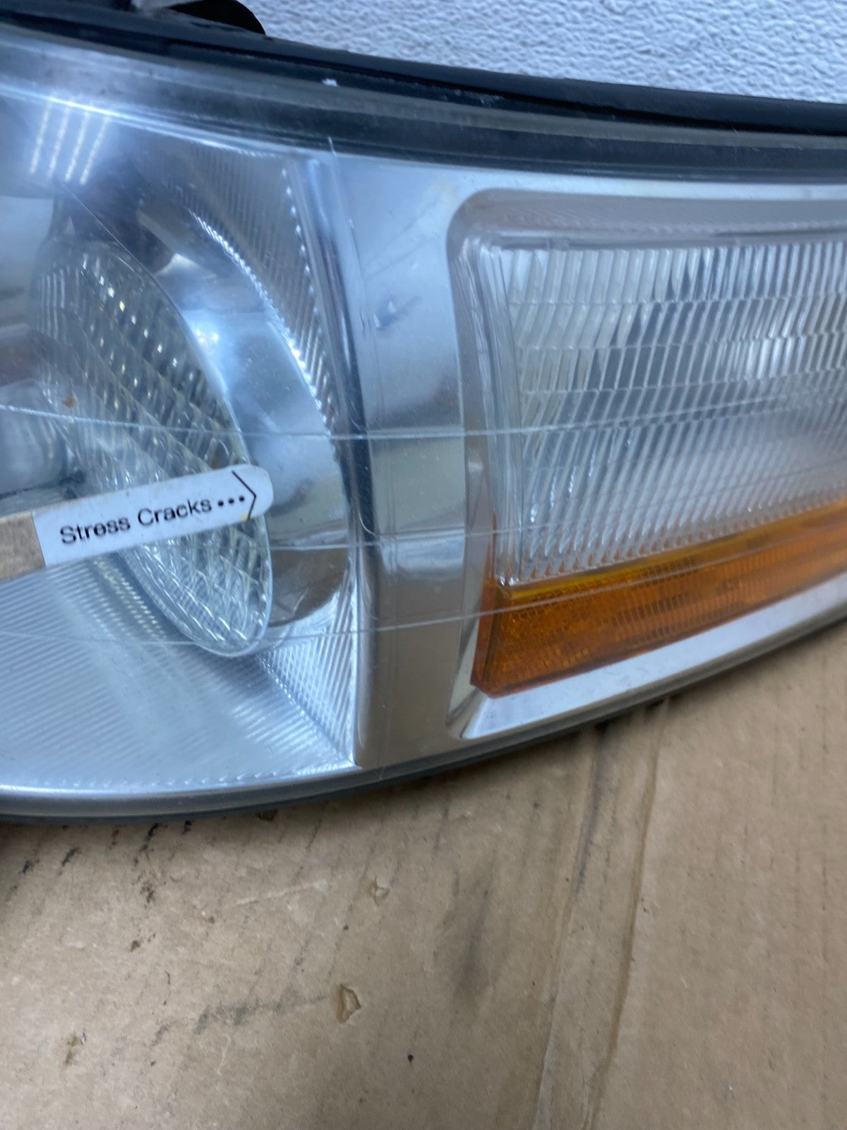 2005 to 2011 Lincoln Town Car Left Driver LH Side Headlight AD1088 DW3