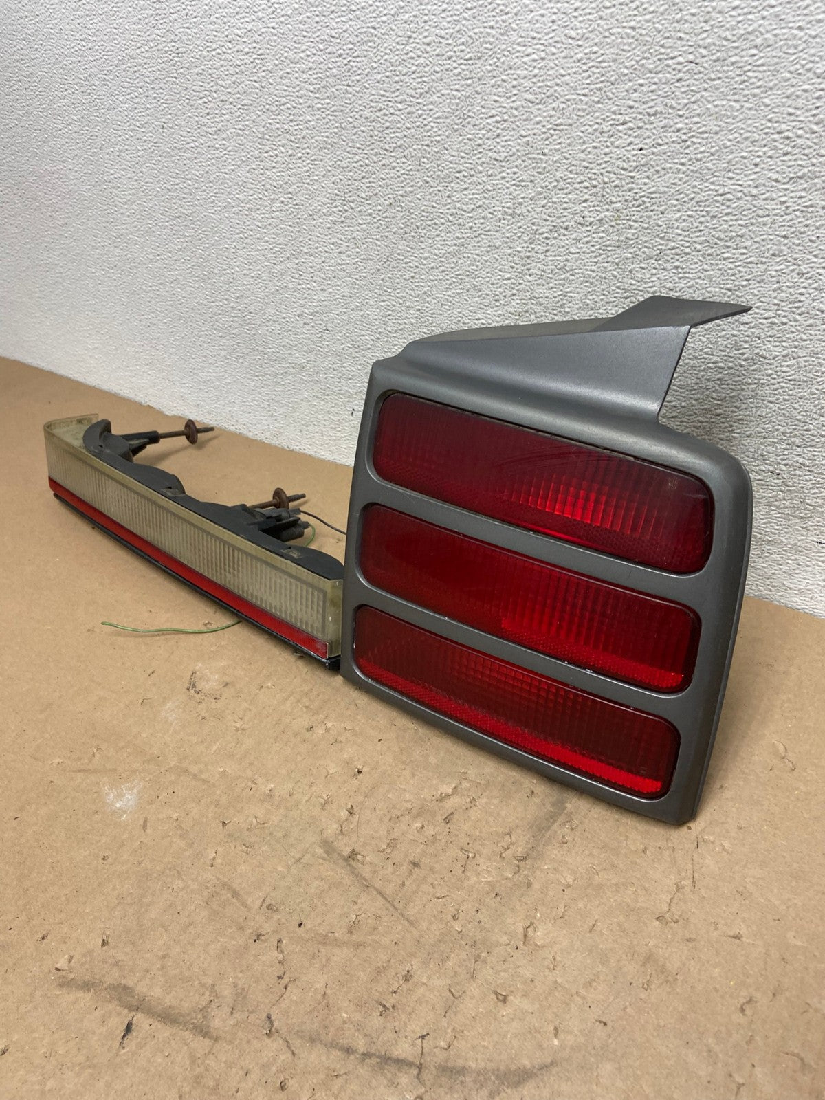 1991-1996 Oldsmobile Cutlass Ciera Right Passsenger Tail Light AG4222 LK1
