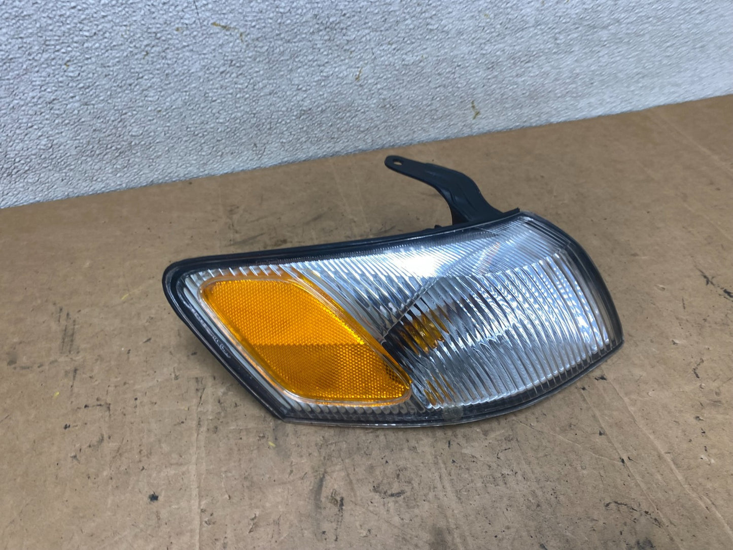1997 1998 1999 Toyota Camry Right Passenger RH Turn Signal T2307 DW2