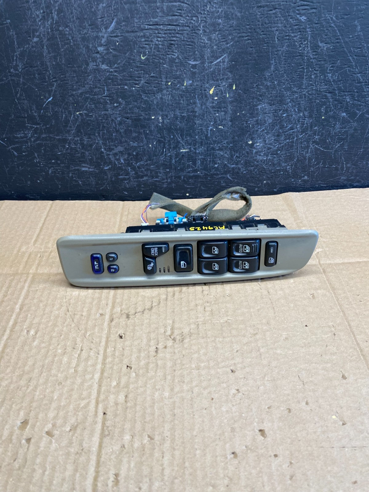 2002 - 2005 GMC Envoy Master Power Door Lock Window Switch Heat Seat AC9425 DG1