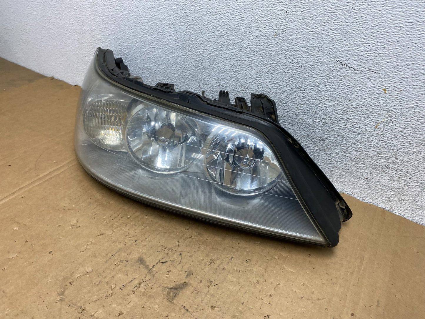 2005 to 2011 Lincoln Town Car Right Passenger Rh Side Headlight AD3178 DW1