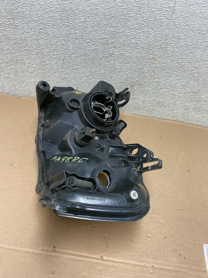2005 - 2006 Mazda Tribute Right Passenger Rh Headlight Oem AA9886 DW6