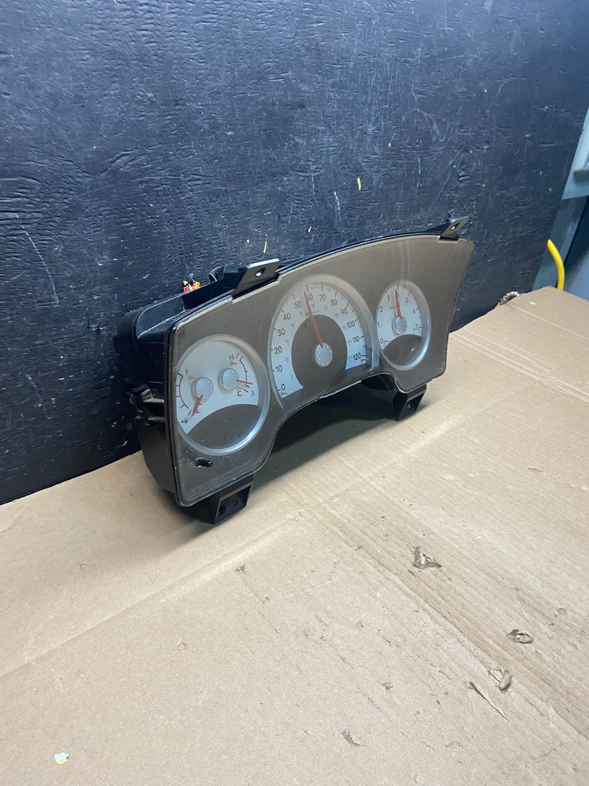 2006 to 2009 Dodge Dakota Instrument Speedometer Gauge Cluster T1917 DG1