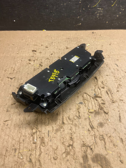2009-2014 Nissan Murano AM FM Radio CD Control Panel T8978 DG3