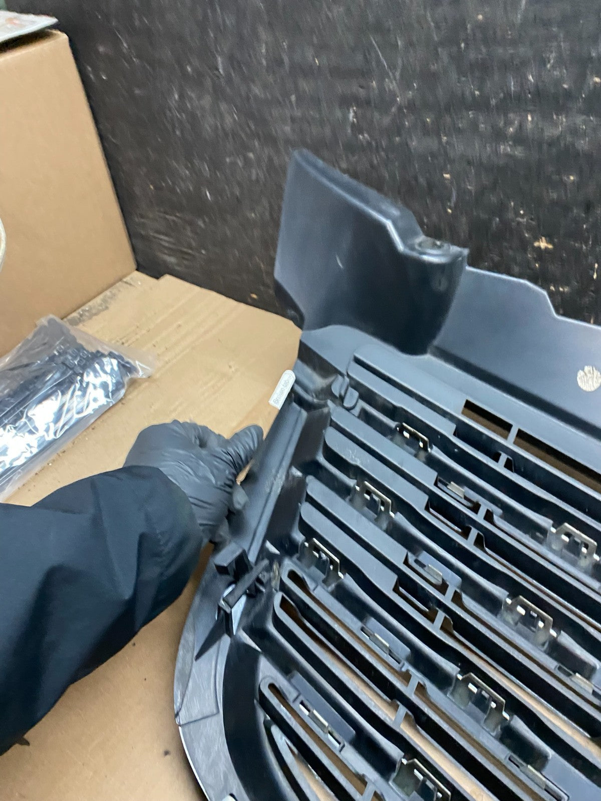 2009 to 2011 Freightliner Sprinter Front Upper Chrome Grill Grille W5930 DG14