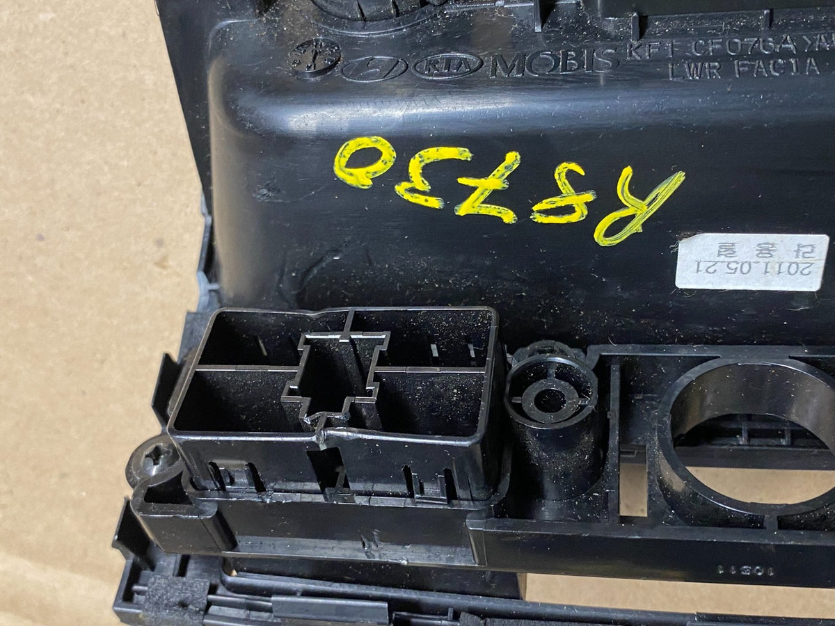2011-2013 Kia Sorento Center Seat Heater Switches Aux USB Power Outlet R8730 DG7