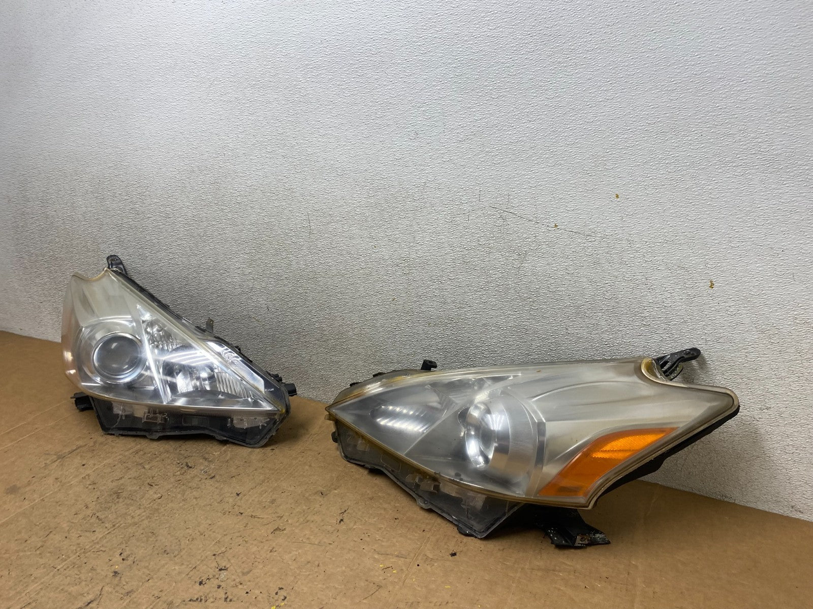 2012 2013 2014 Toyota Prius V Left+Right Side Halogen Headlights T5191 DW1