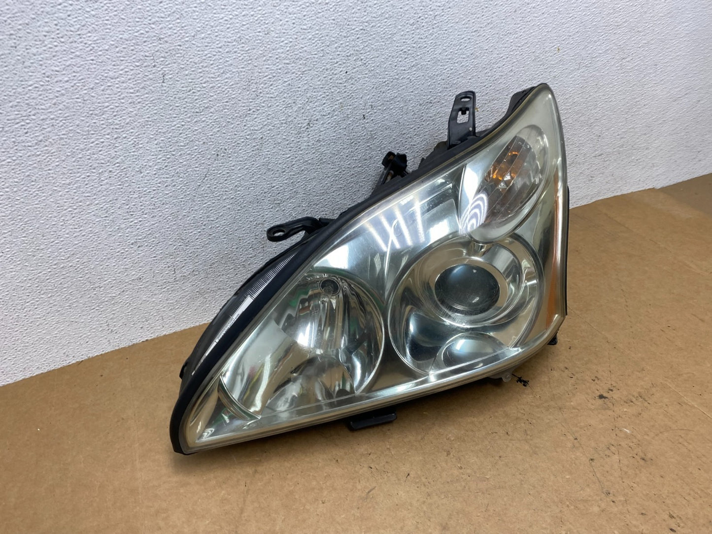 2004 to 2009 Lexus RX330 RX350 Xenon Left Driver Side Headlight AE3213 DW2