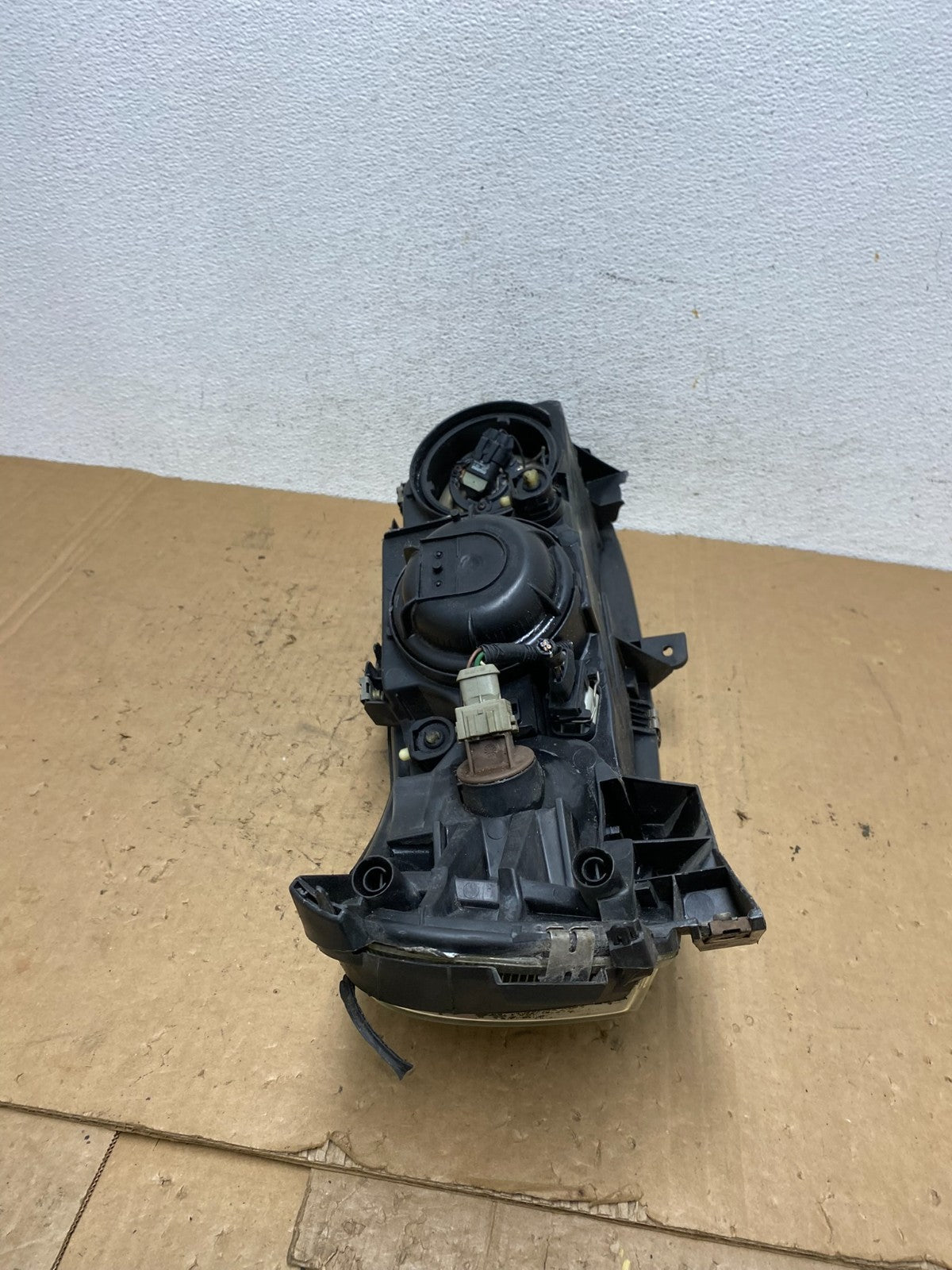 2001 2002 2003 2004 Volvo V70 XC70 Left Driver Side Headlight AD3754 DW9