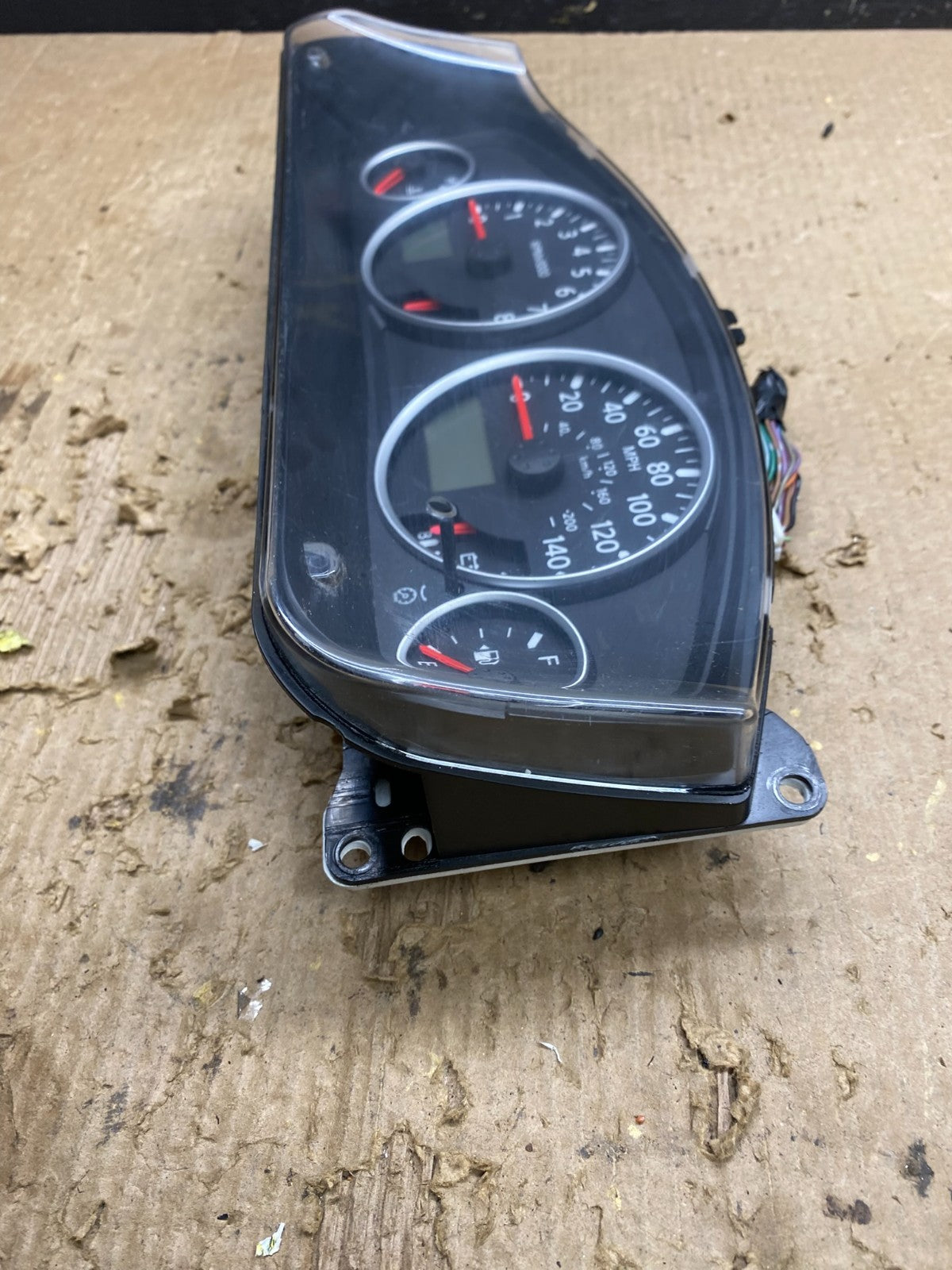 2005 Nissan Pathfinder Speedometer Cluster Gauge OEM  z9758 DG2