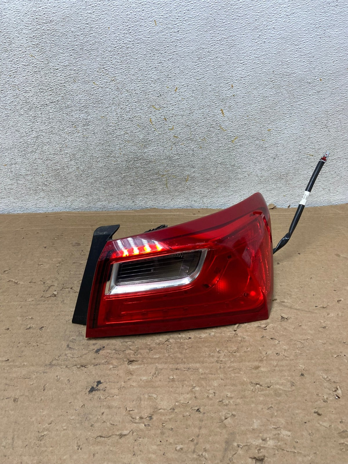 2016 - 2020 Chevrolet Malibu Right Passenger RH Side Tail Light AH9136 LK0