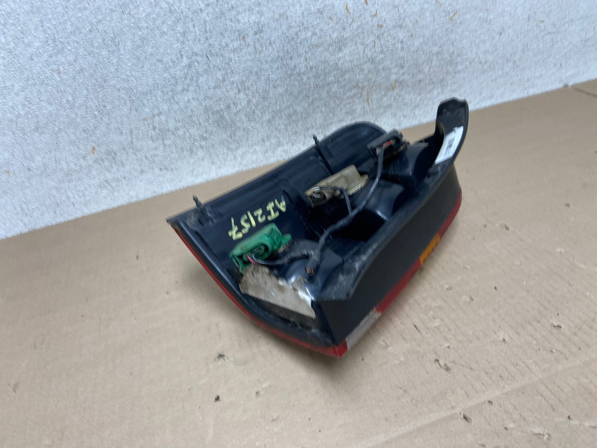 2001 to 2007 Ford Escape Right Passenger RH Side Tail Light AI2157 LK4