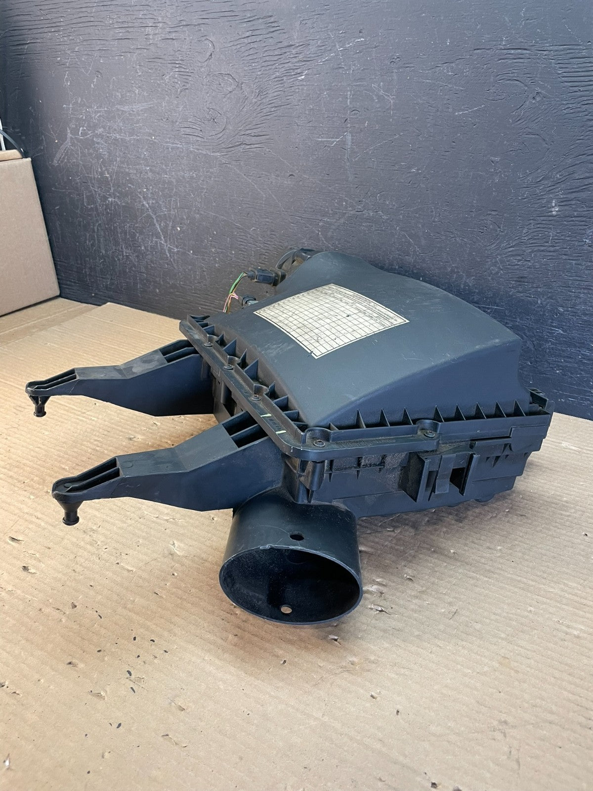 2010 to 2018 Mercedes-Benz Sprinter 2500 3.0L Air Cleaner Box AF3383 DW2