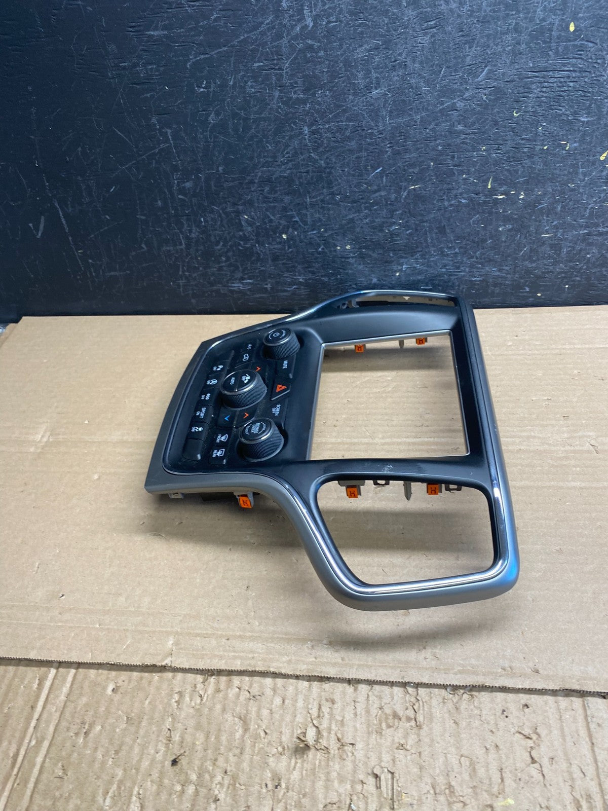 2018 Jeep Grand Cherokee Center Radio Climate Control Bezel Vent AG0103 DG3