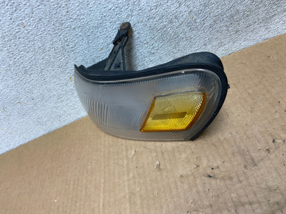 1993 to 1997 Toyota Corolla Left Driver LH Corner Marker Turn Signal AI4570 DW1