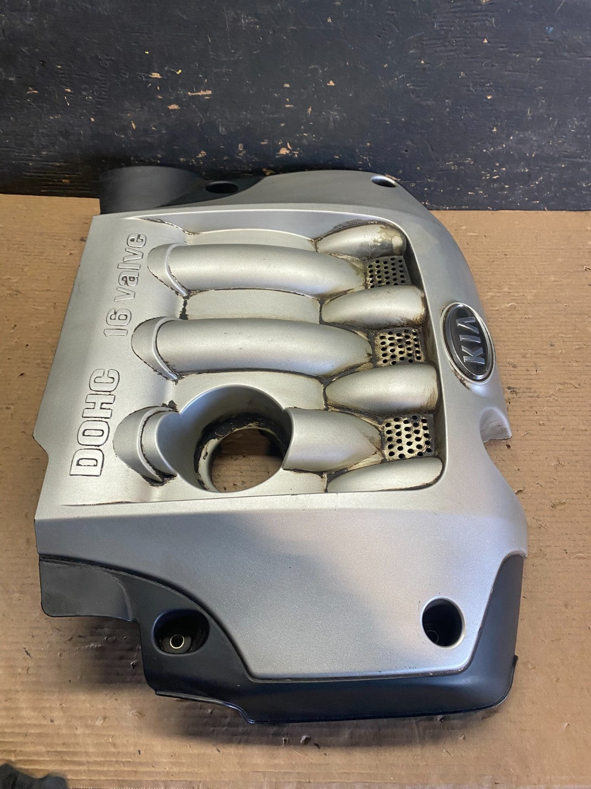 2005 to 2007 Kia Sportage 2.0L Engine Motor Cover  Oem s3404 DG3