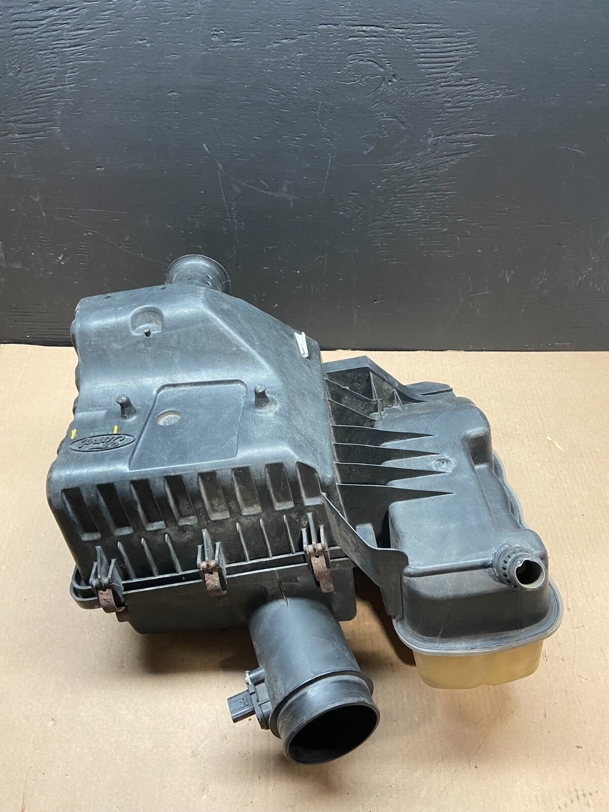 2007 to 2014 Ford Expedition Air Intake Cleaner Box Coolant Bottle D4995 DG15