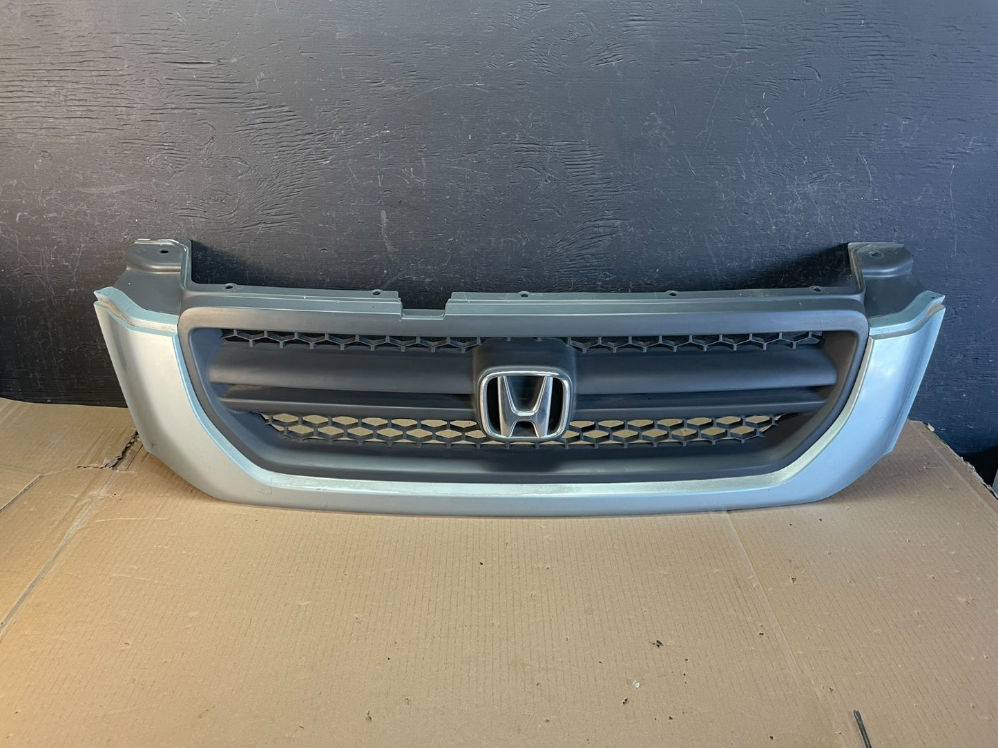 2003 2004 2005 Honda Pilot Front Upper Grill Grille AE3578 DG0