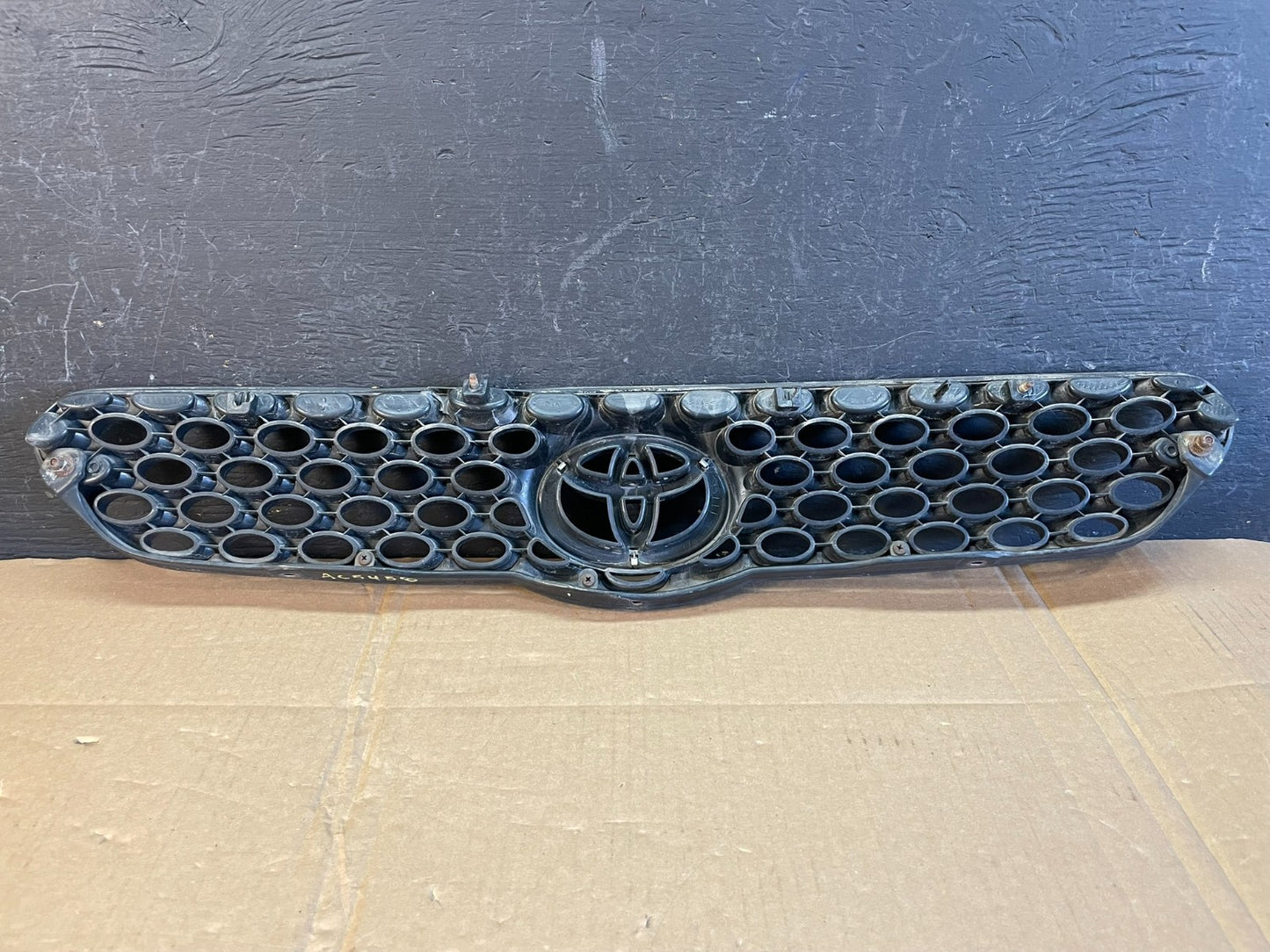 2003 to 2004 Toyota Matrix Front Upper Grill Grille ac5458 DG3