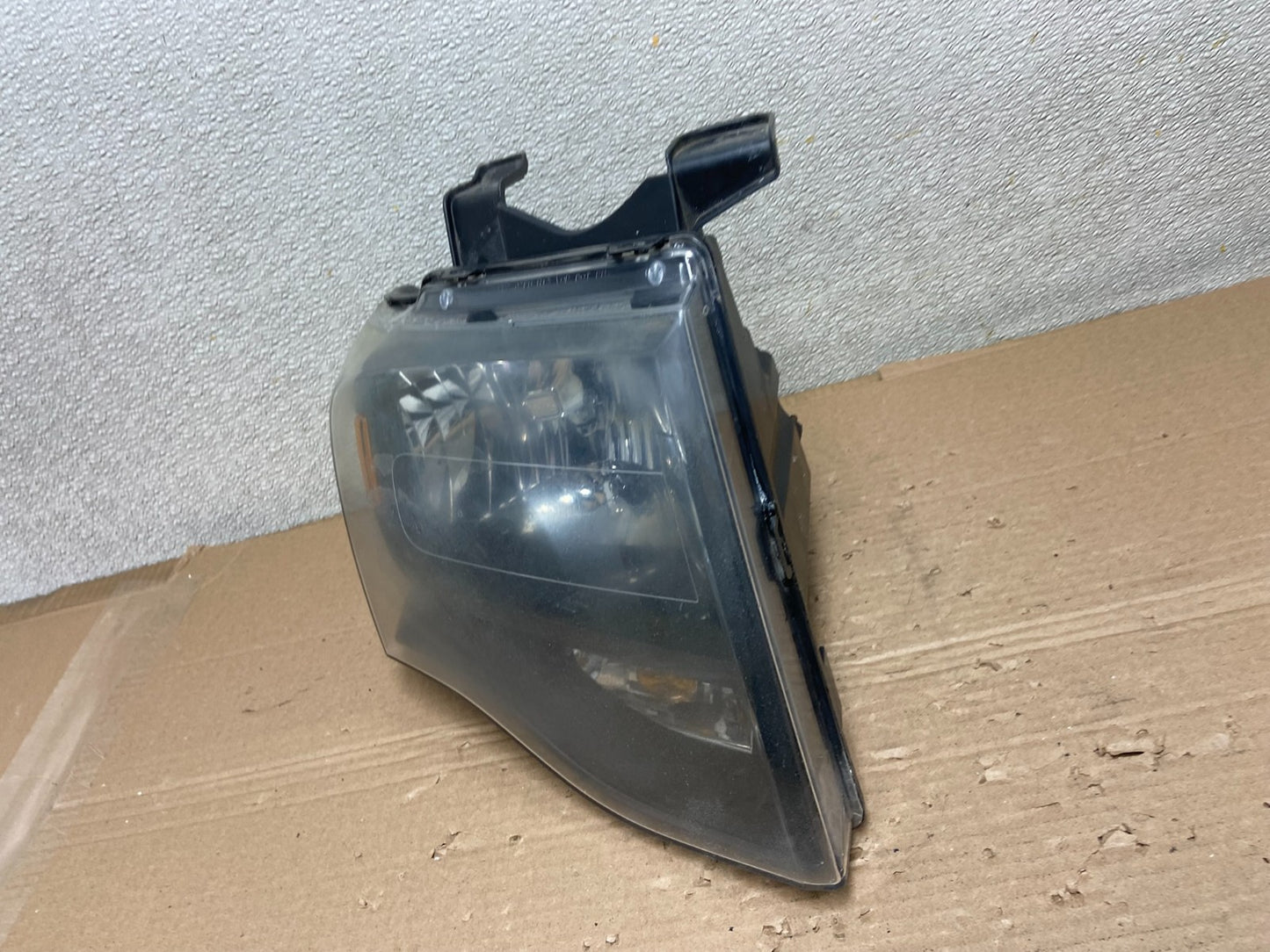 2007 to 2014 Ford Expedition Right Passenger RH side Headlight Halogen AB1135 DW1
