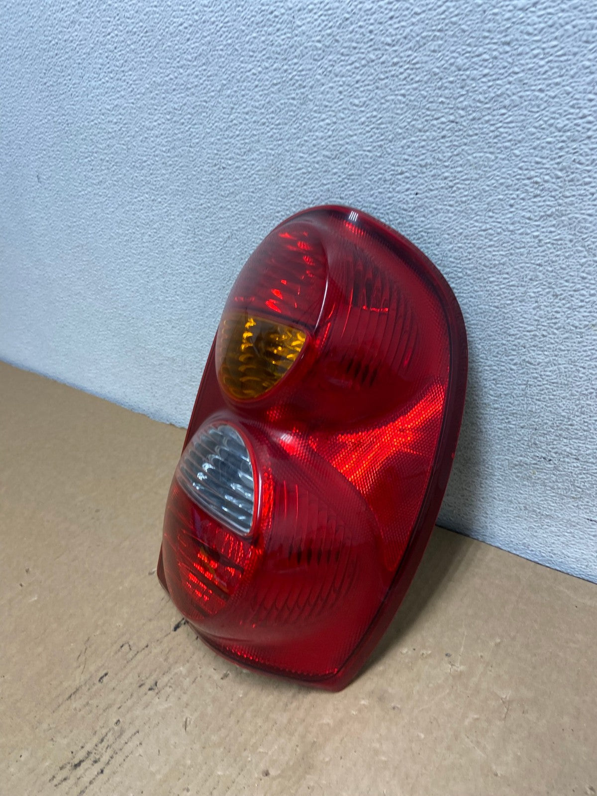2002 2003 2004 Jeep Liberty Right Passenger Rh Side Tail Light AG2093 LK1