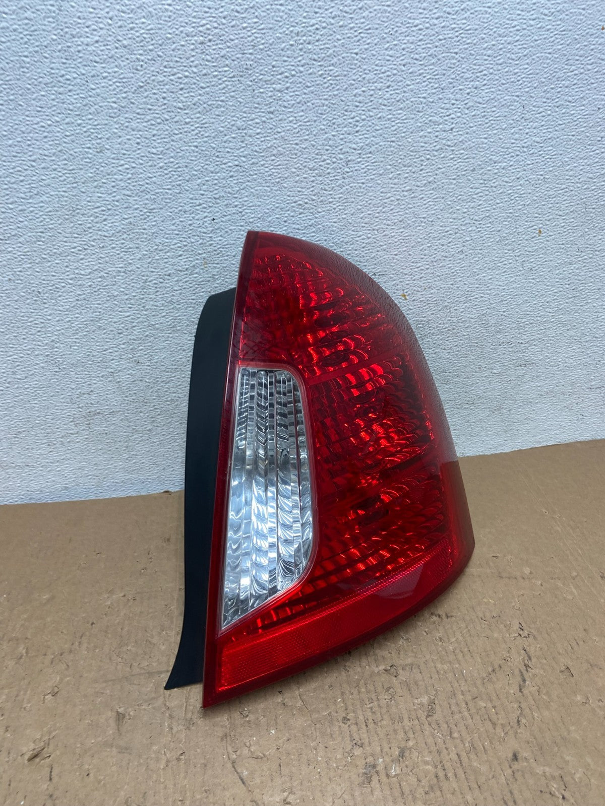 2006-2011 Hyundai Accent Sedan Right Passenger Side Rh Tail Light AD8237 DW2