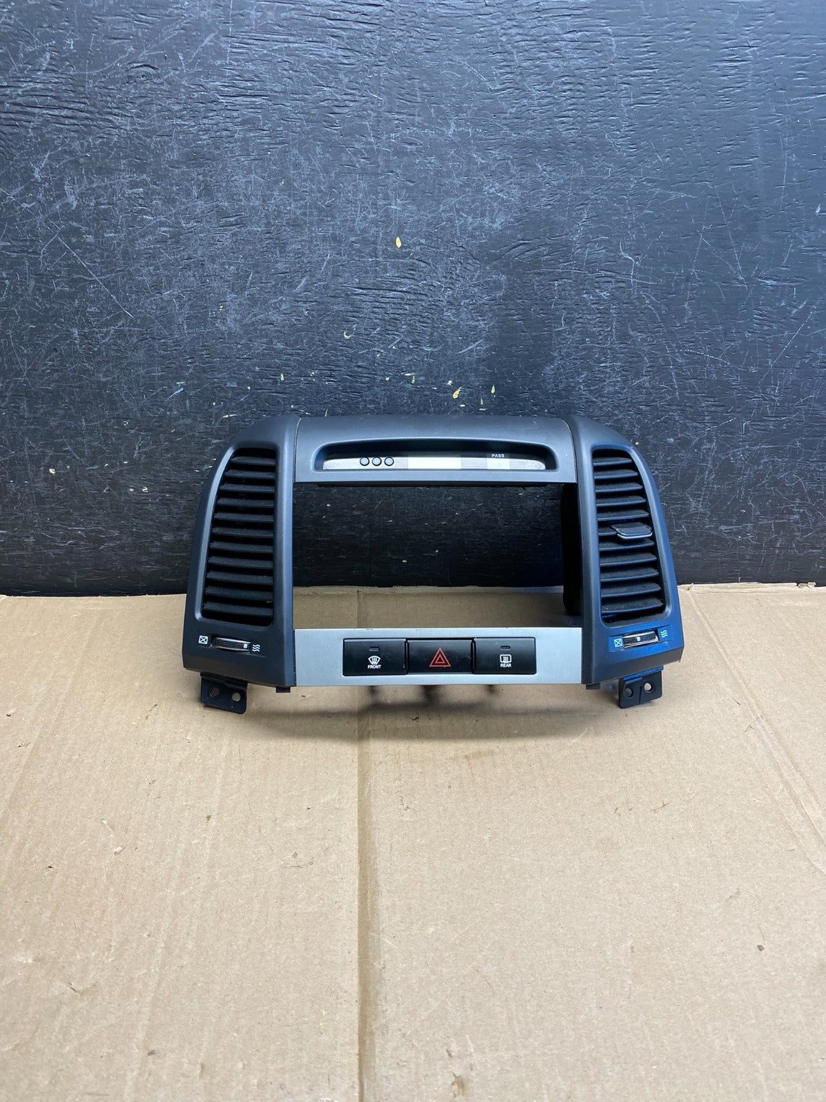 2007 to 2009 Hyundai Santa Fe Center Dashboard Radio Bezel Trim ah5486 DG0