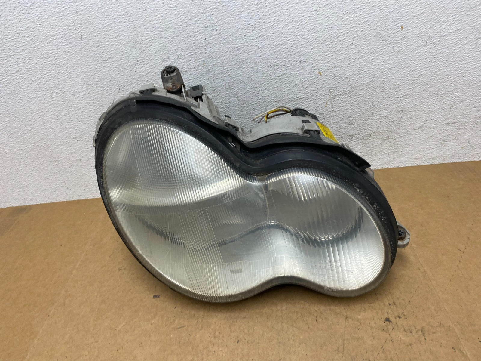 2001-2004 Mercedes-Benz C Class Halogen Right Passenger Headlight AE3005 DG0